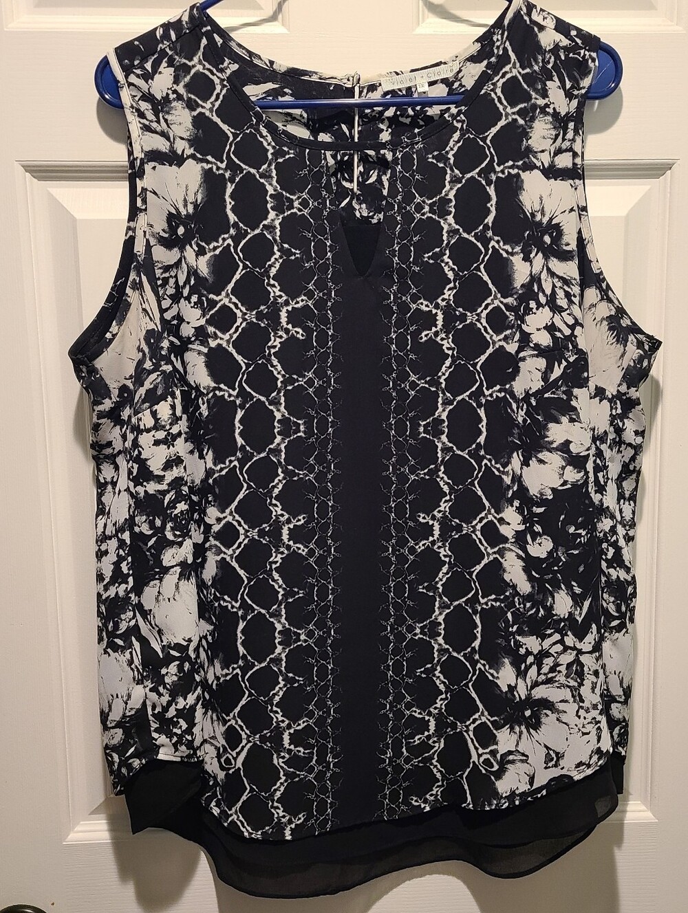 Sleeveless shell blouse
